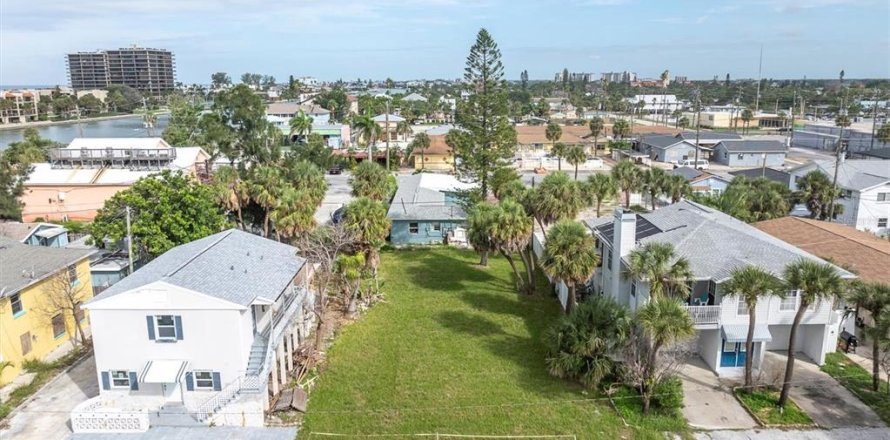 Terreno en Saint Pete Beach, Florida № 1915368