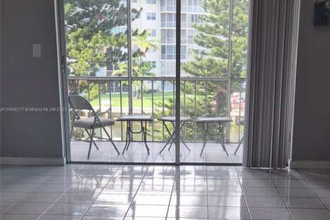 Copropriété à louer à Aventura, Floride: 1 chambre, 71.35 m2 № 1964159 - photo 7