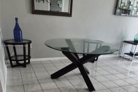 Copropriété à louer à Aventura, Floride: 1 chambre, 71.35 m2 № 1964159 - photo 9