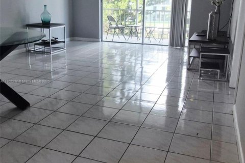 Copropriété à louer à Aventura, Floride: 1 chambre, 71.35 m2 № 1964159 - photo 5