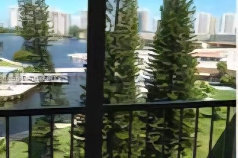 Copropriété à louer à Aventura, Floride: 1 chambre, 71.35 m2 № 1964159 - photo 2