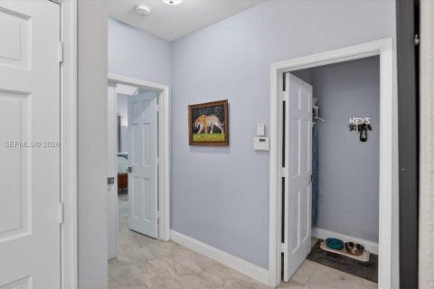 House in Cooper City, Florida 4 bedrooms, 234.49 sq.m. № 2069439 - photo 14