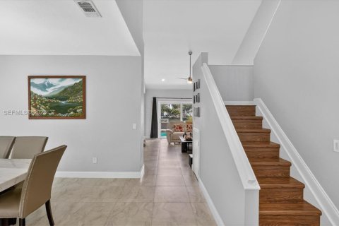 House in Cooper City, Florida 4 bedrooms, 234.49 sq.m. № 2069439 - photo 8