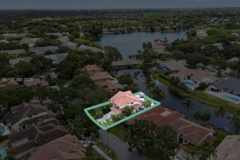 House in Cooper City, Florida 4 bedrooms, 234.49 sq.m. № 2069439 - photo 2