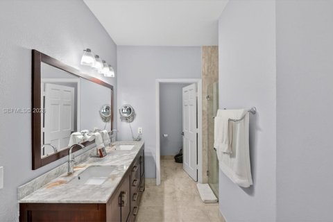 House in Cooper City, Florida 4 bedrooms, 234.49 sq.m. № 2069439 - photo 20