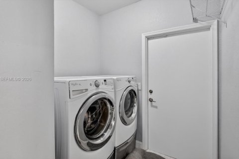 House in Cooper City, Florida 4 bedrooms, 234.49 sq.m. № 2069439 - photo 16