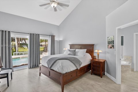 House in Cooper City, Florida 4 bedrooms, 234.49 sq.m. № 2069439 - photo 17