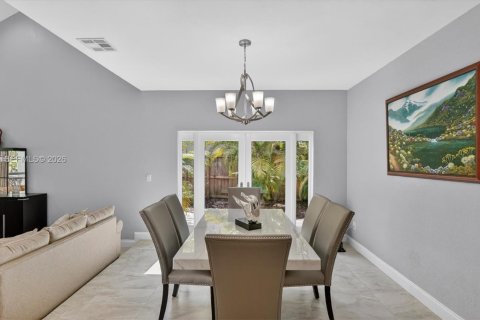 House in Cooper City, Florida 4 bedrooms, 234.49 sq.m. № 2069439 - photo 13