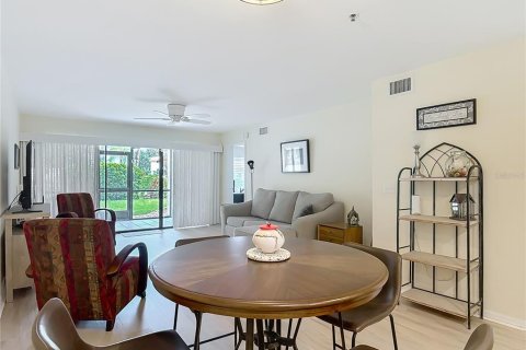 Condo in New Smyrna Beach, Florida, 2 bedrooms  № 1831585 - photo 10