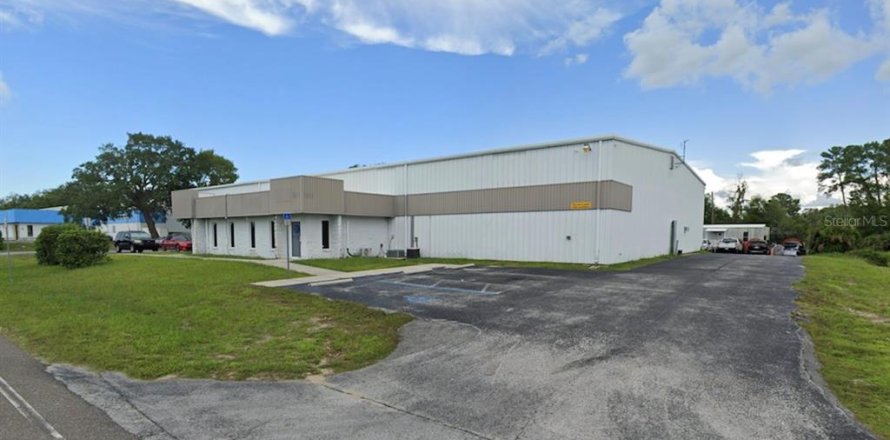 Commercial property in Brooksville, Florida 129.32 sq.m. № 2364034