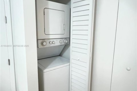 Снять в аренду квартиру в Майами-Бич, Флорида 1 спальня, № 1992302 - фото 10