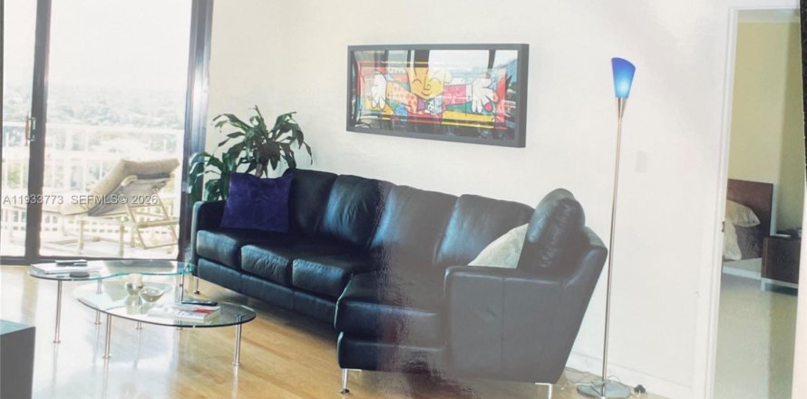 Кондоминиум с 2 спальнями в Майами, Флорида № 1996508