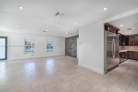 Villa ou maison à vendre à Miami, Floride: 5 chambres, 190.45 m2 № 1882527 - photo 28