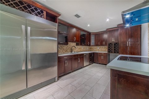 Villa ou maison à vendre à Miami, Floride: 5 chambres, 190.45 m2 № 1882527 - photo 21