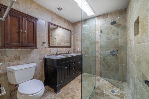 Villa ou maison à vendre à Miami, Floride: 5 chambres, 190.45 m2 № 1882527 - photo 3