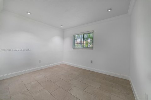 Villa ou maison à vendre à Miami, Floride: 5 chambres, 190.45 m2 № 1882527 - photo 9
