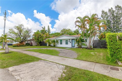Villa ou maison à vendre à Miami, Floride: 5 chambres, 190.45 m2 № 1882527 - photo 26