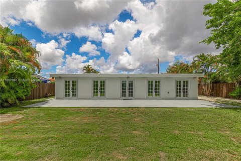 Villa ou maison à vendre à Miami, Floride: 5 chambres, 190.45 m2 № 1882527 - photo 2