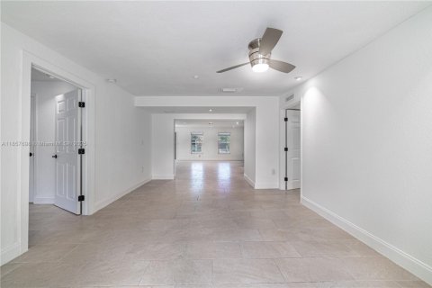 Villa ou maison à vendre à Miami, Floride: 5 chambres, 190.45 m2 № 1882527 - photo 20