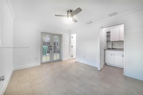 Villa ou maison à vendre à Miami, Floride: 5 chambres, 190.45 m2 № 1882527 - photo 5
