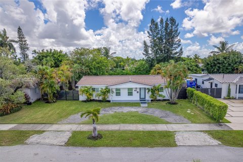 Villa ou maison à vendre à Miami, Floride: 5 chambres, 190.45 m2 № 1882527 - photo 1