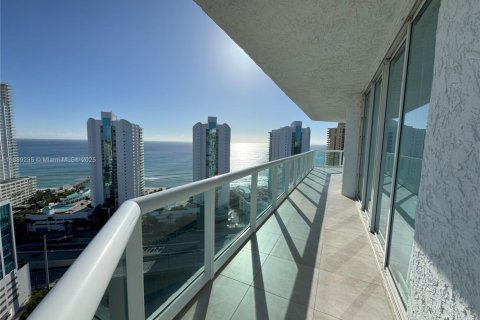 Condominio en alquiler en Sunny Isles Beach, Florida, 3 dormitorios, 217.39 m2 № 1953431 - foto 9