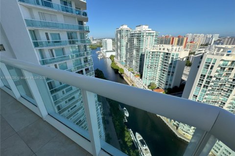 Condominio en alquiler en Sunny Isles Beach, Florida, 3 dormitorios, 217.39 m2 № 1953431 - foto 13