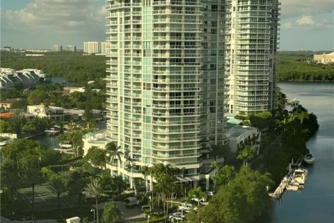 Condominio en alquiler en Sunny Isles Beach, Florida, 3 dormitorios, 217.39 m2 № 1953431 - foto 1