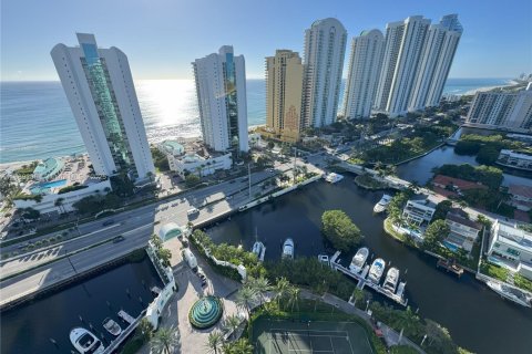 Condominio en alquiler en Sunny Isles Beach, Florida, 3 dormitorios, 217.39 m2 № 1953431 - foto 5
