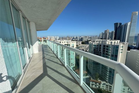 Condominio en alquiler en Sunny Isles Beach, Florida, 3 dormitorios, 217.39 m2 № 1953431 - foto 8
