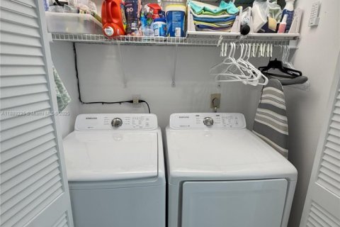 Condominio en alquiler en Sunny Isles Beach, Florida, 3 dormitorios, 217.39 m2 № 1953431 - foto 29