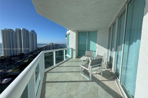 Condominio en alquiler en Sunny Isles Beach, Florida, 3 dormitorios, 217.39 m2 № 1953431 - foto 6