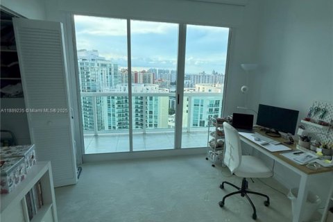 Condominio en alquiler en Sunny Isles Beach, Florida, 3 dormitorios, 217.39 m2 № 1953431 - foto 24