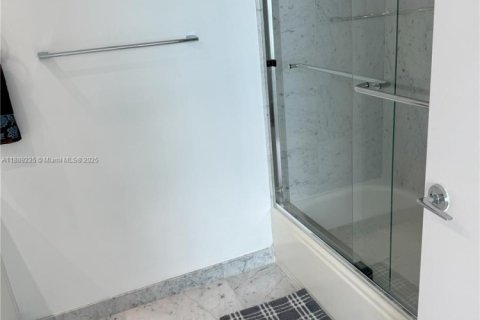 Condominio en alquiler en Sunny Isles Beach, Florida, 3 dormitorios, 217.39 m2 № 1953431 - foto 20