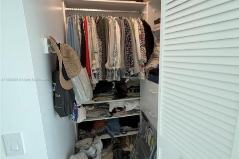 Condominio en alquiler en Sunny Isles Beach, Florida, 3 dormitorios, 217.39 m2 № 1953431 - foto 23