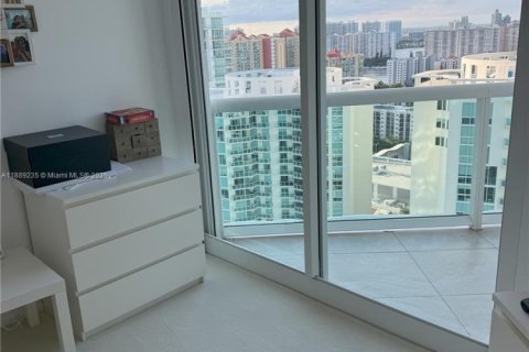 Condominio en alquiler en Sunny Isles Beach, Florida, 3 dormitorios, 217.39 m2 № 1953431 - foto 26
