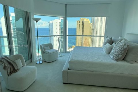 Condominio en alquiler en Sunny Isles Beach, Florida, 3 dormitorios, 217.39 m2 № 1953431 - foto 18