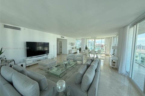 Condominio en alquiler en Sunny Isles Beach, Florida, 3 dormitorios, 217.39 m2 № 1953431 - foto 16