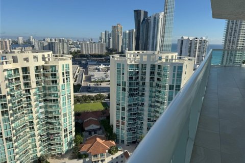 Condominio en alquiler en Sunny Isles Beach, Florida, 3 dormitorios, 217.39 m2 № 1953431 - foto 14