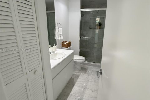 Condominio en alquiler en Sunny Isles Beach, Florida, 3 dormitorios, 217.39 m2 № 1953431 - foto 30