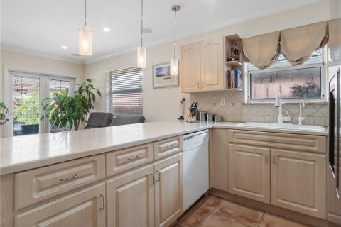 House in Miami, Florida 3 bedrooms, 151.9 sq.m. № 1941793 - photo 13