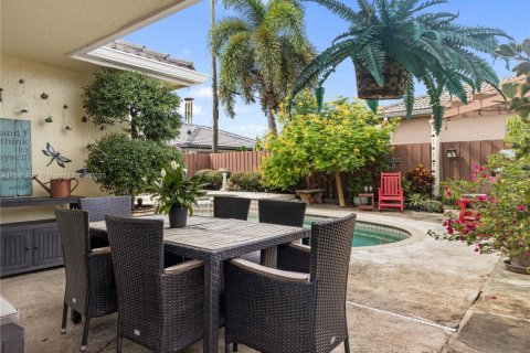 House in Miami, Florida 3 bedrooms, 151.9 sq.m. № 1941793 - photo 29