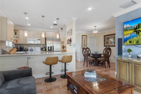 House in Miami, Florida 3 bedrooms, 151.9 sq.m. № 1941793 - photo 7