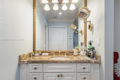 House in Miami, Florida 3 bedrooms, 151.9 sq.m. № 1941793 - photo 21