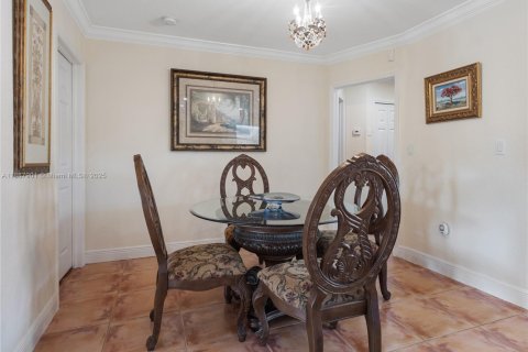 House in Miami, Florida 3 bedrooms, 151.9 sq.m. № 1941793 - photo 10