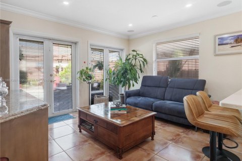 House in Miami, Florida 3 bedrooms, 151.9 sq.m. № 1941793 - photo 12