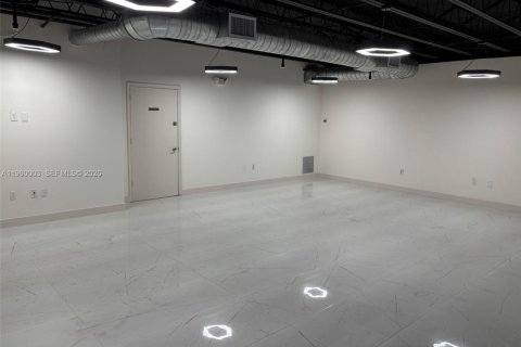 Immobilier commercial à Sweetwater, Floride № 2080694