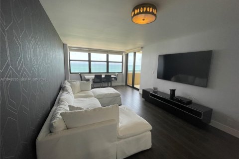 Copropriété à vendre à Miami Beach, Floride: 2 chambres, 96.06 m2 № 2059833 - photo 11