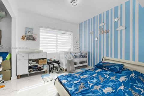 Casa en venta en Hollywood, Florida, 4 dormitorios, 119.84 m2 № 2056813 - foto 18