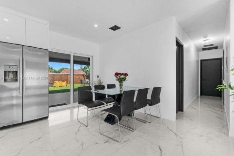 Casa en venta en Hollywood, Florida, 4 dormitorios, 119.84 m2 № 2056813 - foto 10